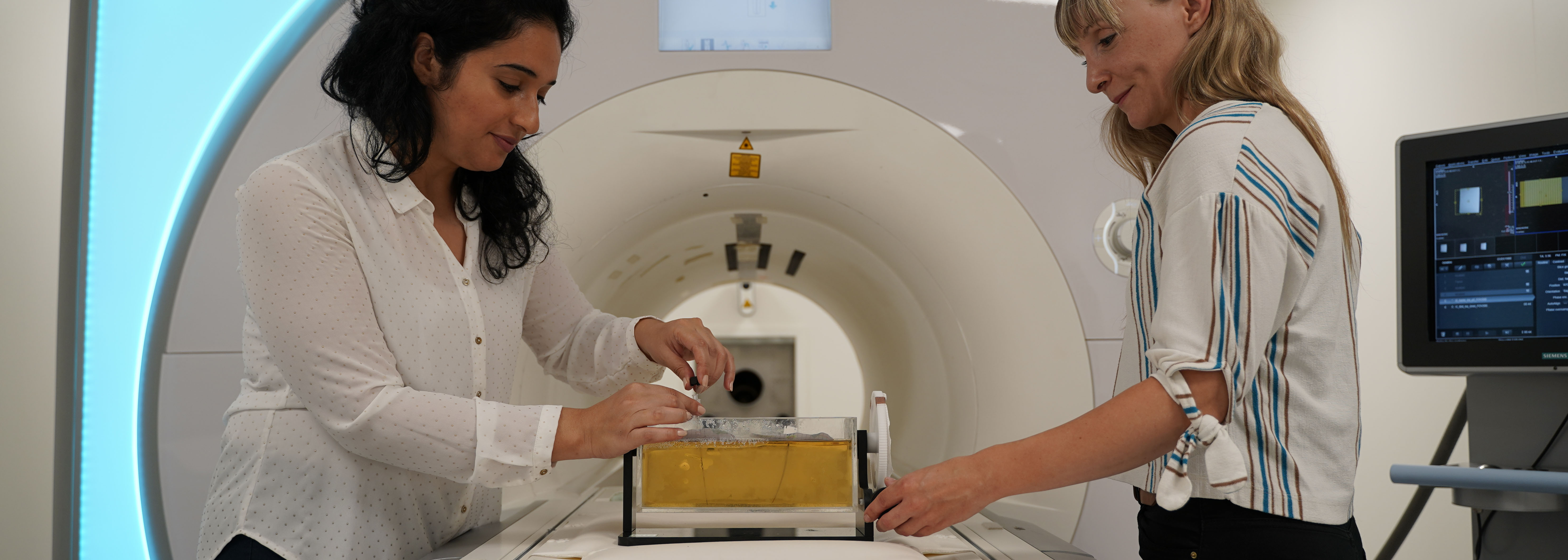 Testing of interventional biopsy needles in the MRI